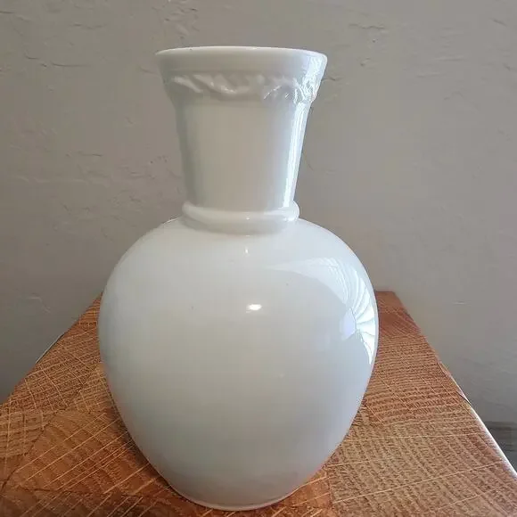 Vintage Hand Painted Floral Vase White Blue 6" MCM Cottage Elegant Renaissance - Picture 4 of 12
